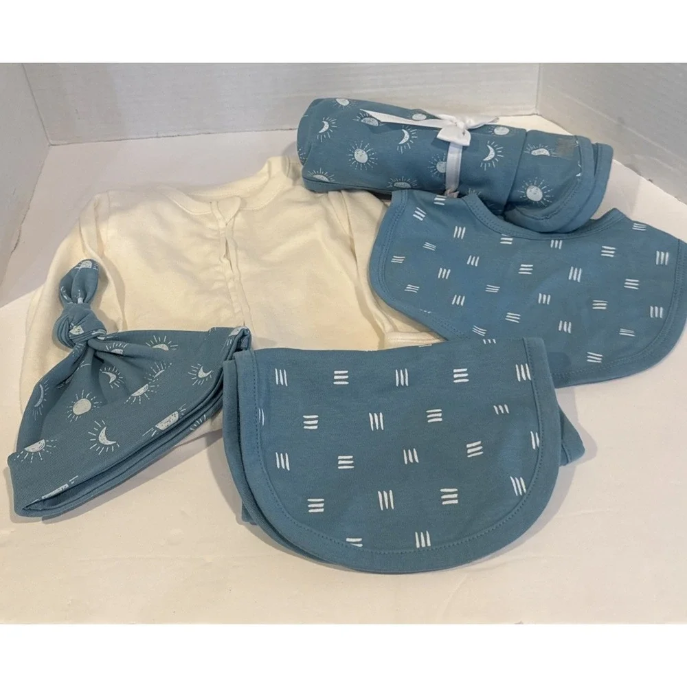 Unisex Baby Shower Gift, I Love You To The Moon And Back‎ Book & Baby Essentials